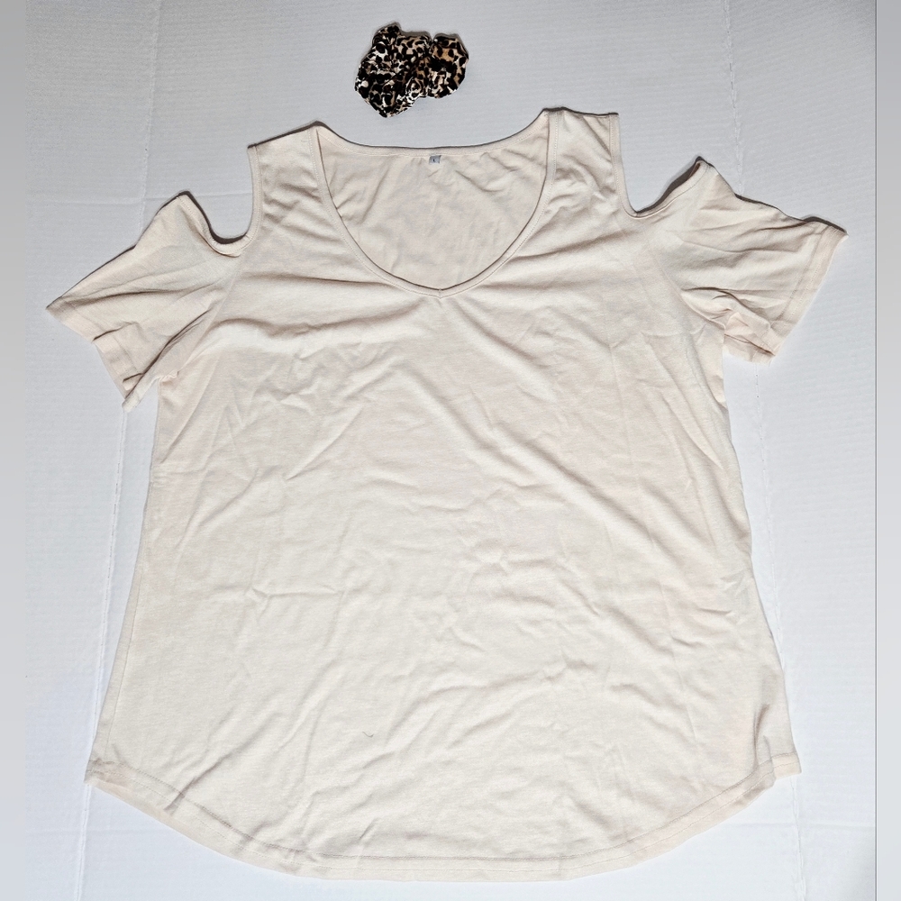 Women’s Cream Cold Shoulder Top with Leopard Print‎ Scrunchie Set - Picture 3 of 8